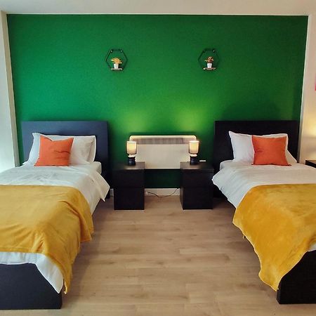 Duplex Apartment In Leeds With King Size Bed - Long Stay Rates Available Екстериор снимка