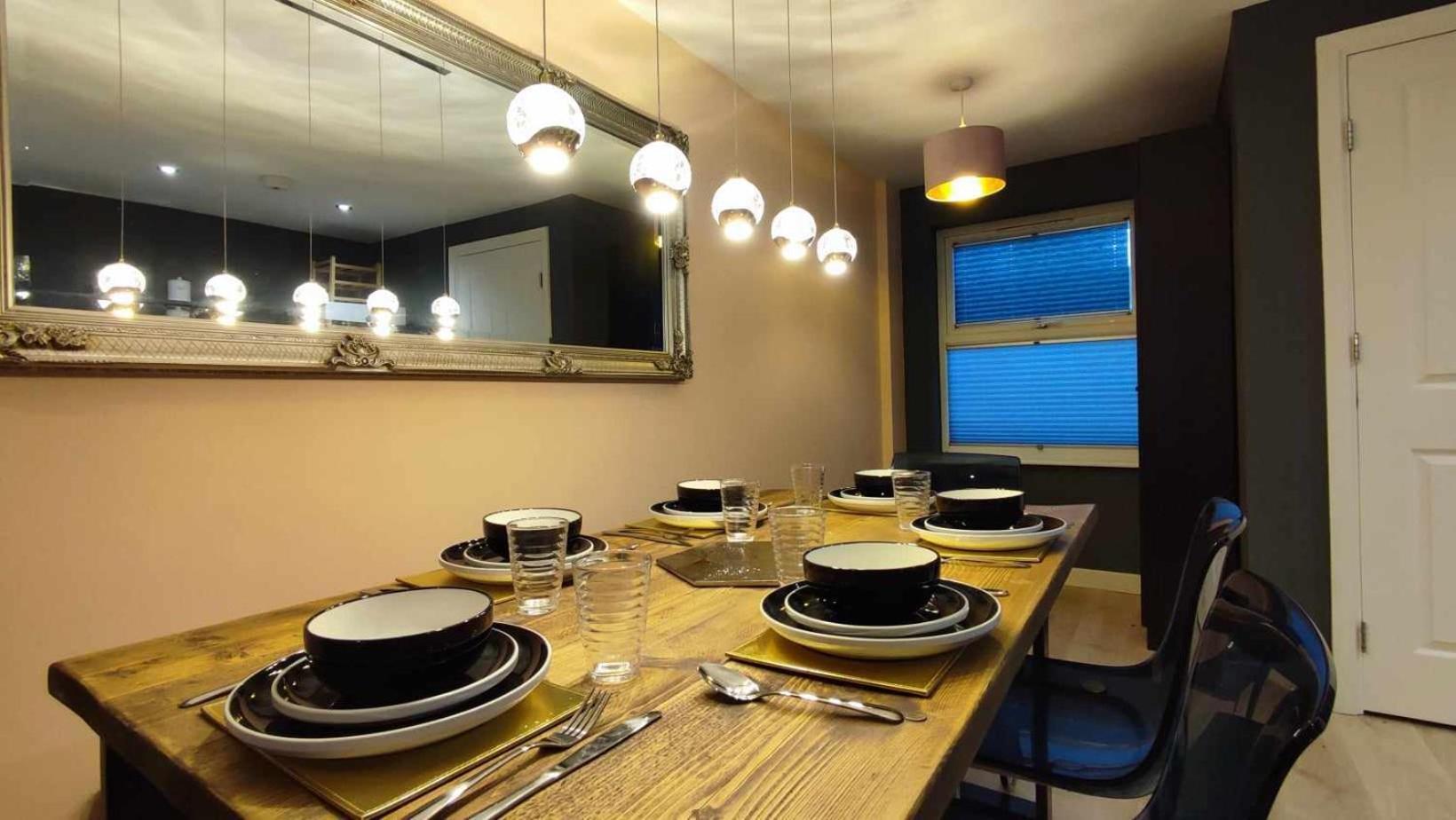 Duplex Apartment In Leeds With King Size Bed - Long Stay Rates Available Екстериор снимка