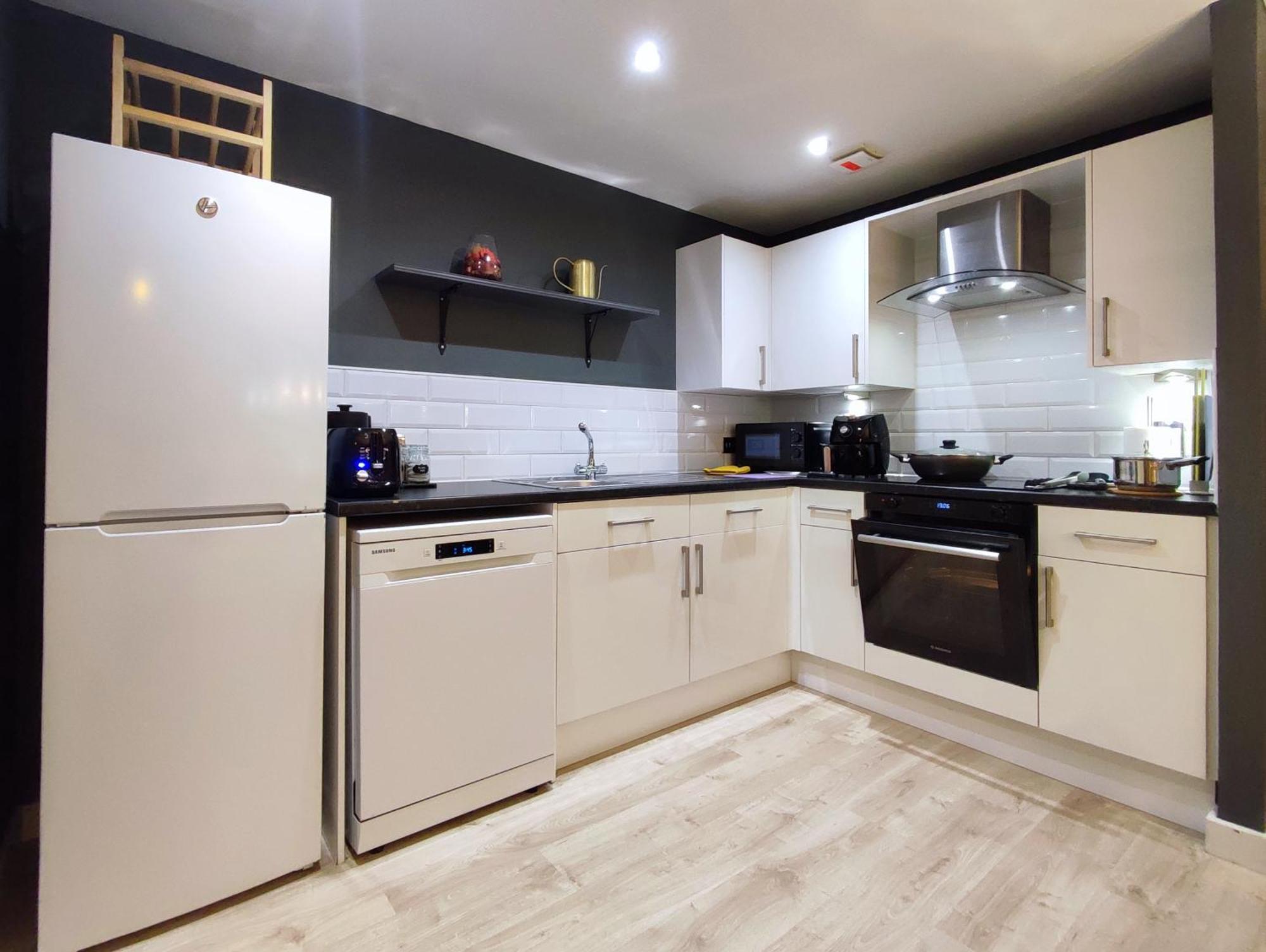Duplex Apartment In Leeds With King Size Bed - Long Stay Rates Available Екстериор снимка