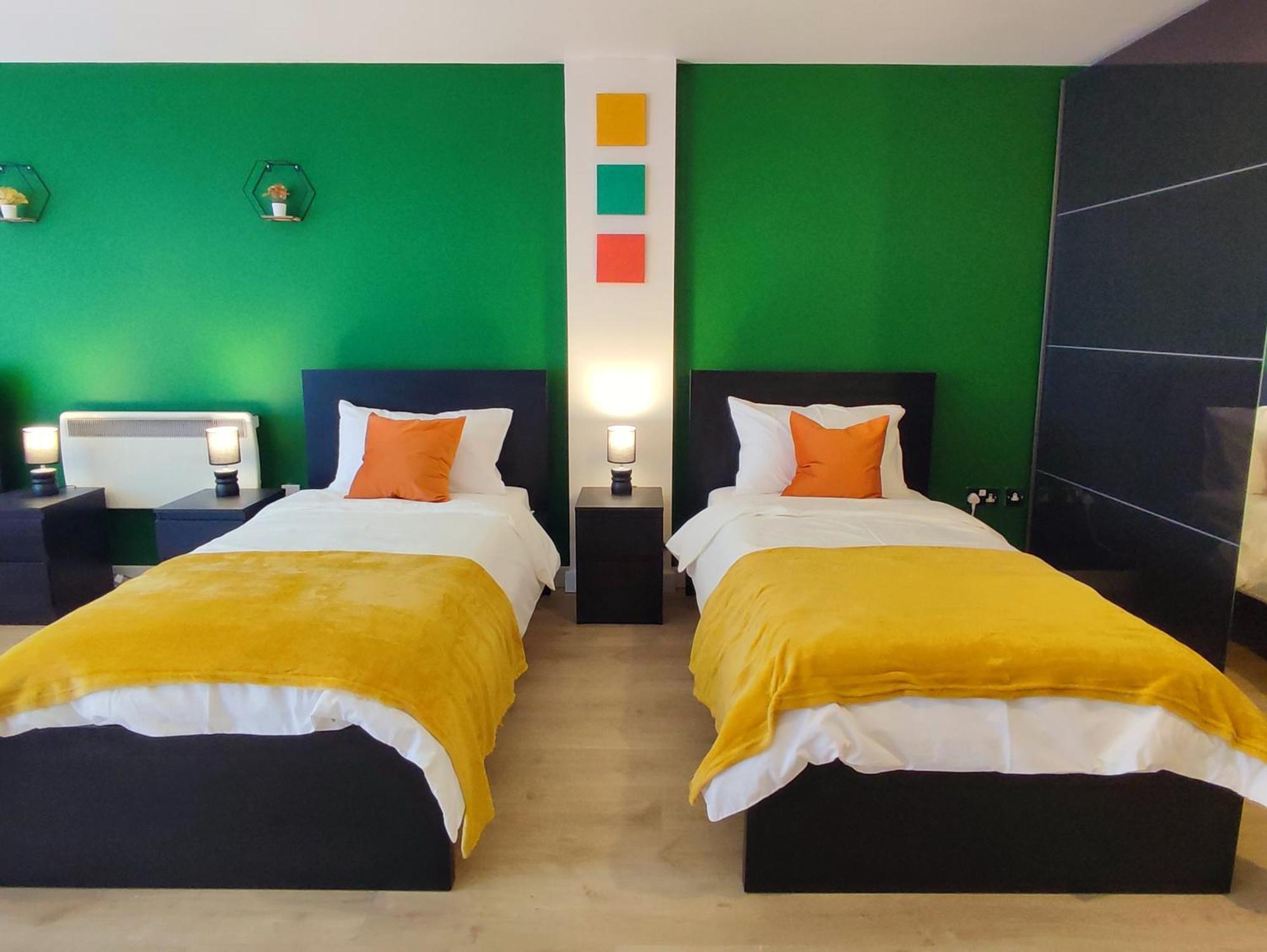 Duplex Apartment In Leeds With King Size Bed - Long Stay Rates Available Екстериор снимка