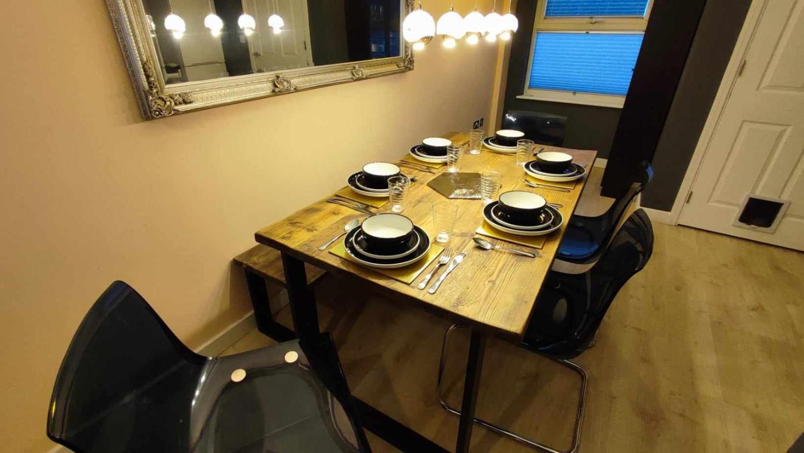 Duplex Apartment In Leeds With King Size Bed - Long Stay Rates Available Екстериор снимка