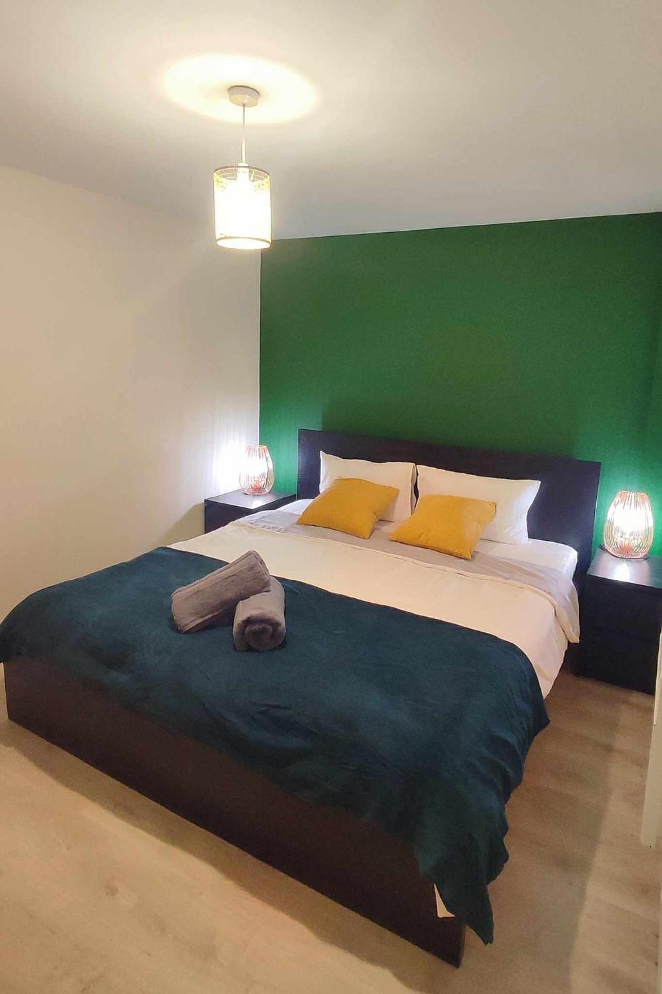 Duplex Apartment In Leeds With King Size Bed - Long Stay Rates Available Екстериор снимка