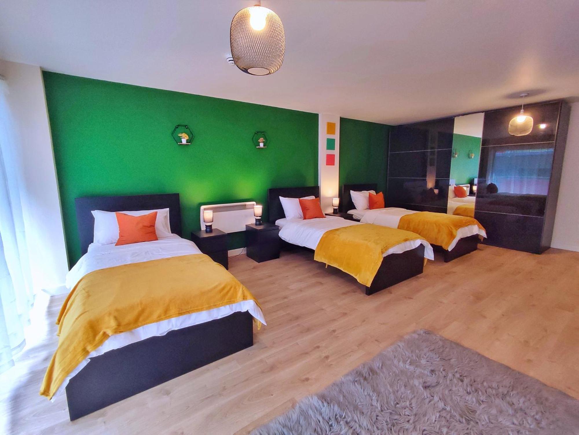 Duplex Apartment In Leeds With King Size Bed - Long Stay Rates Available Екстериор снимка
