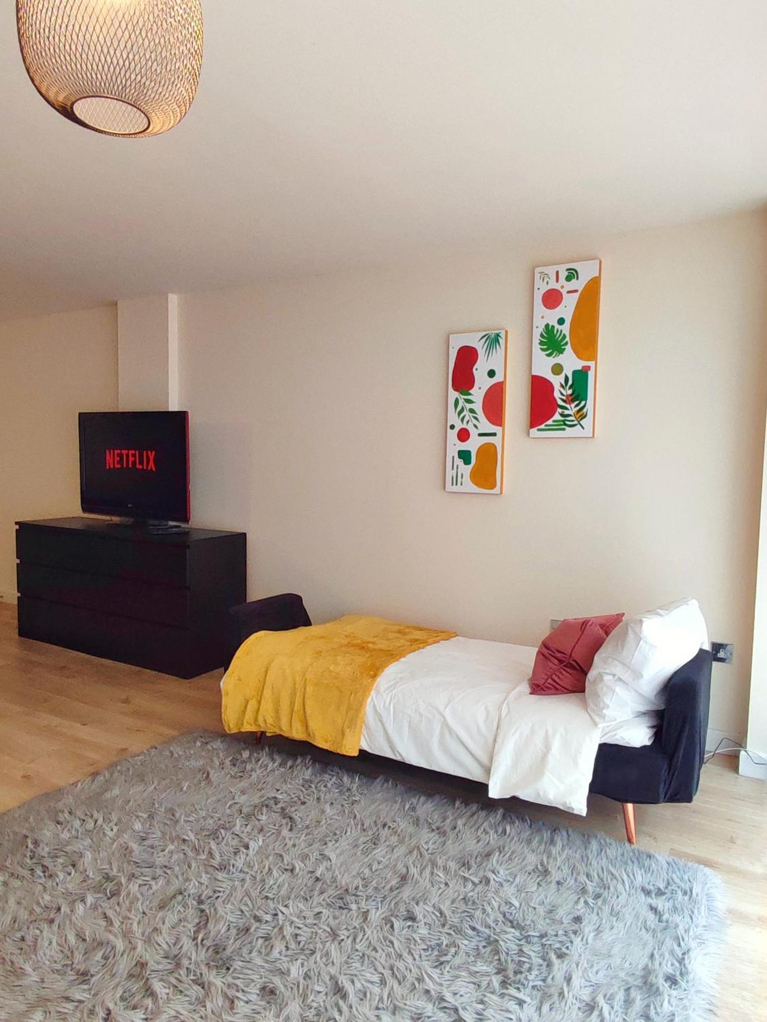 Duplex Apartment In Leeds With King Size Bed - Long Stay Rates Available Екстериор снимка